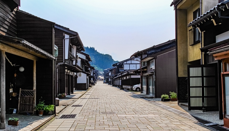 富山県　諏訪町本通り