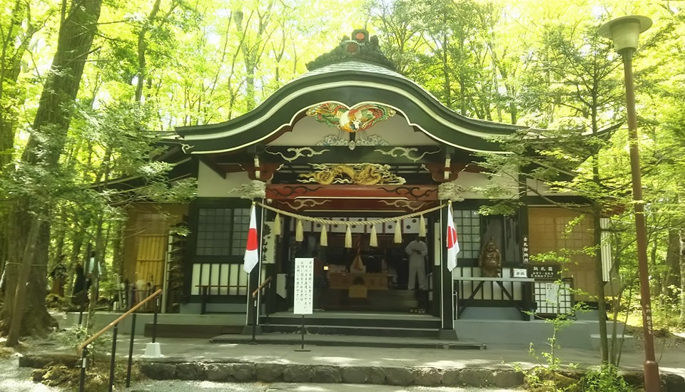 新屋山神社
