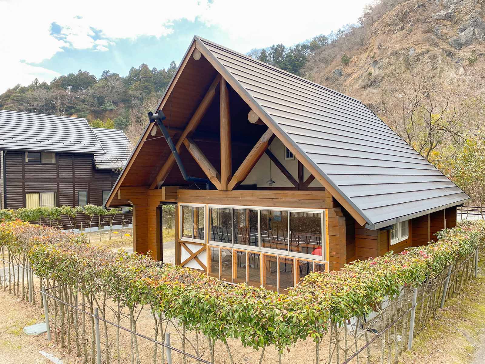 青川峡キャンピングパークログキャビン
