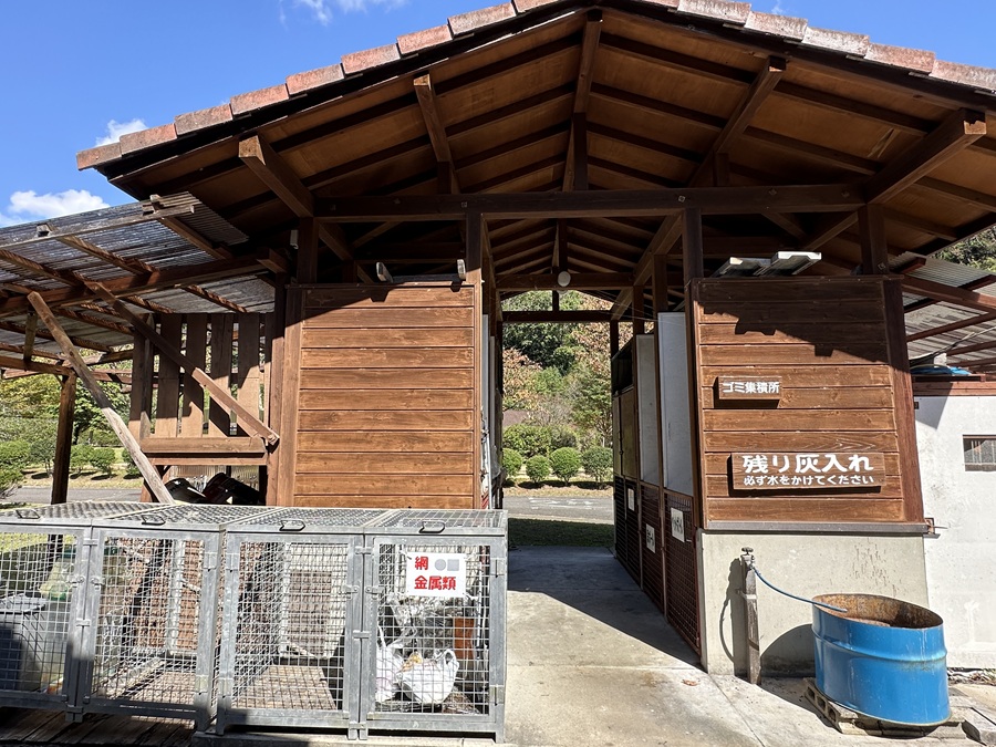 キャンプ場ゴミステーション